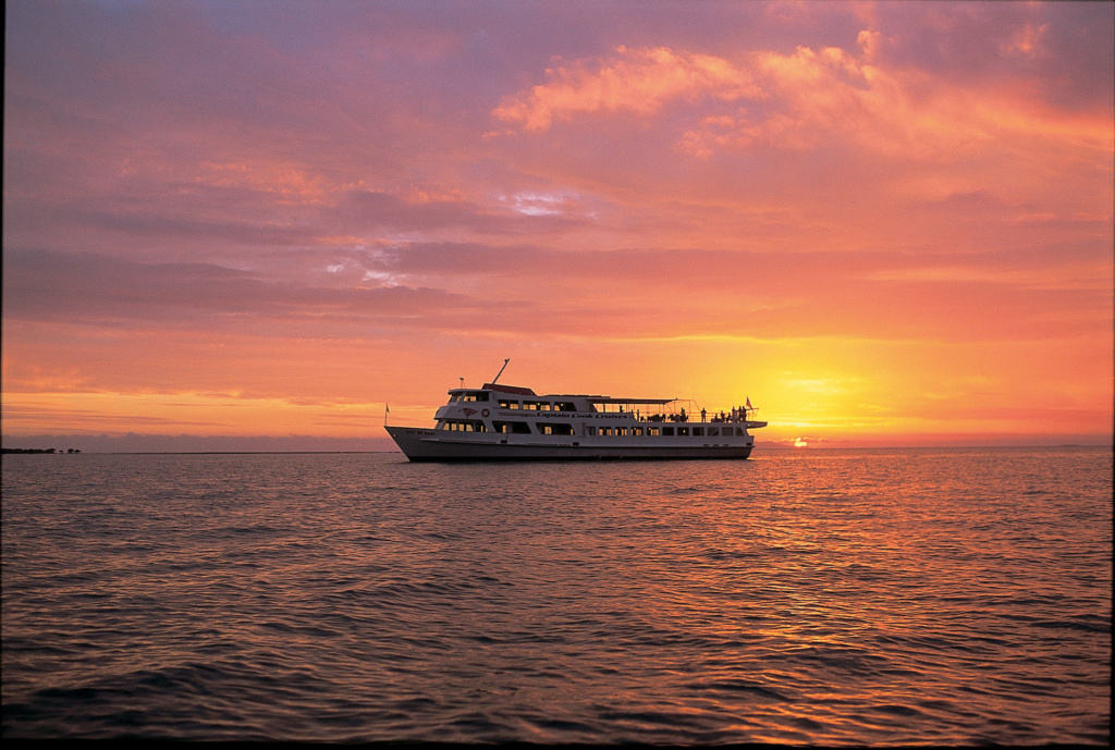 Captain Cook Cruise at Sunset