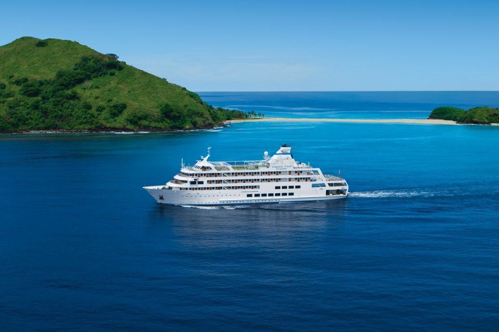 Reef Endeavour - Captain Cook Cruises